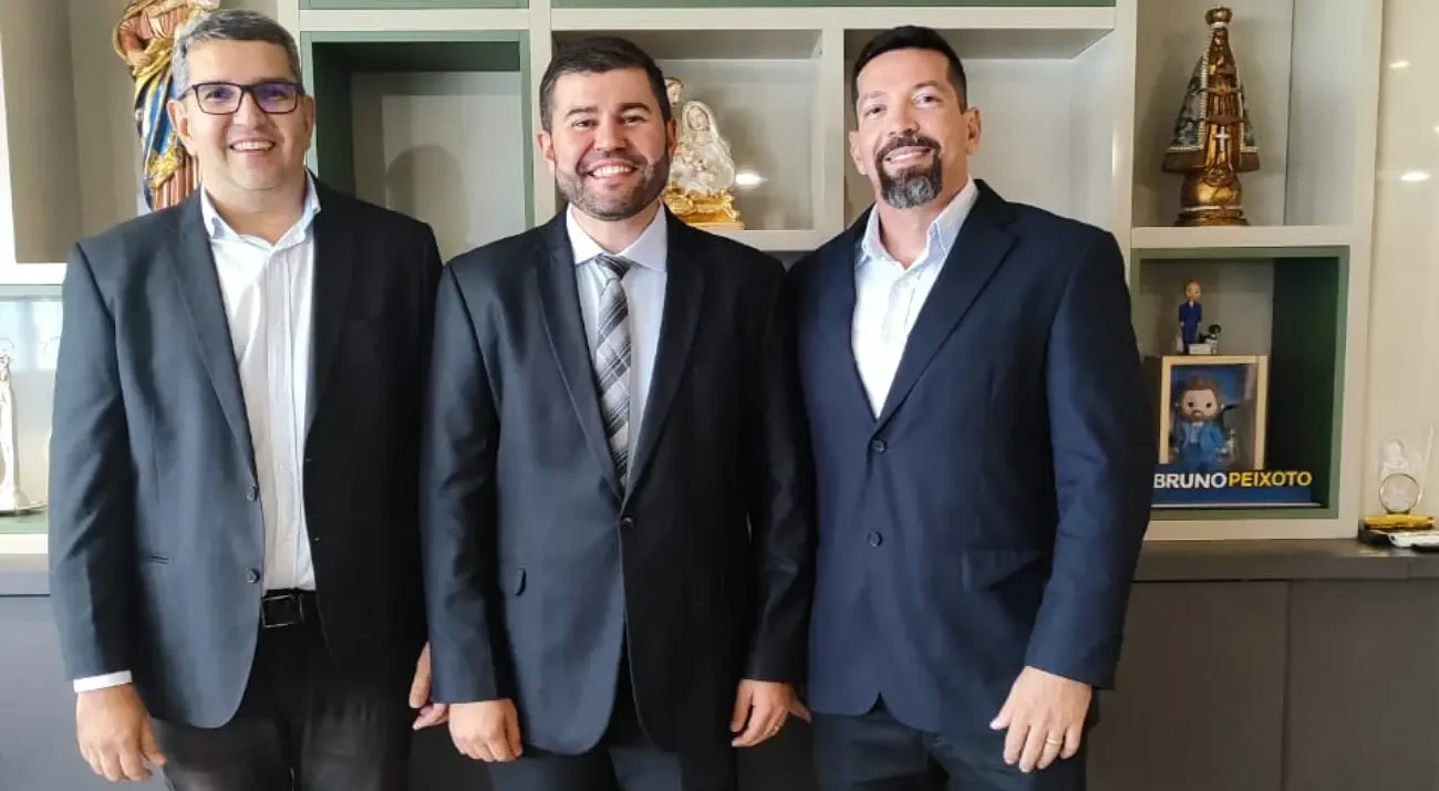 Fabrício e Amilton e Albertino Melo 1300 por 867