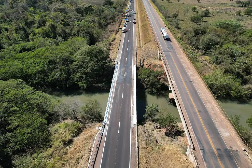 Após melhorias, foi liberada a pista sul da ponte sobre o Rio Capivari, na BR-060