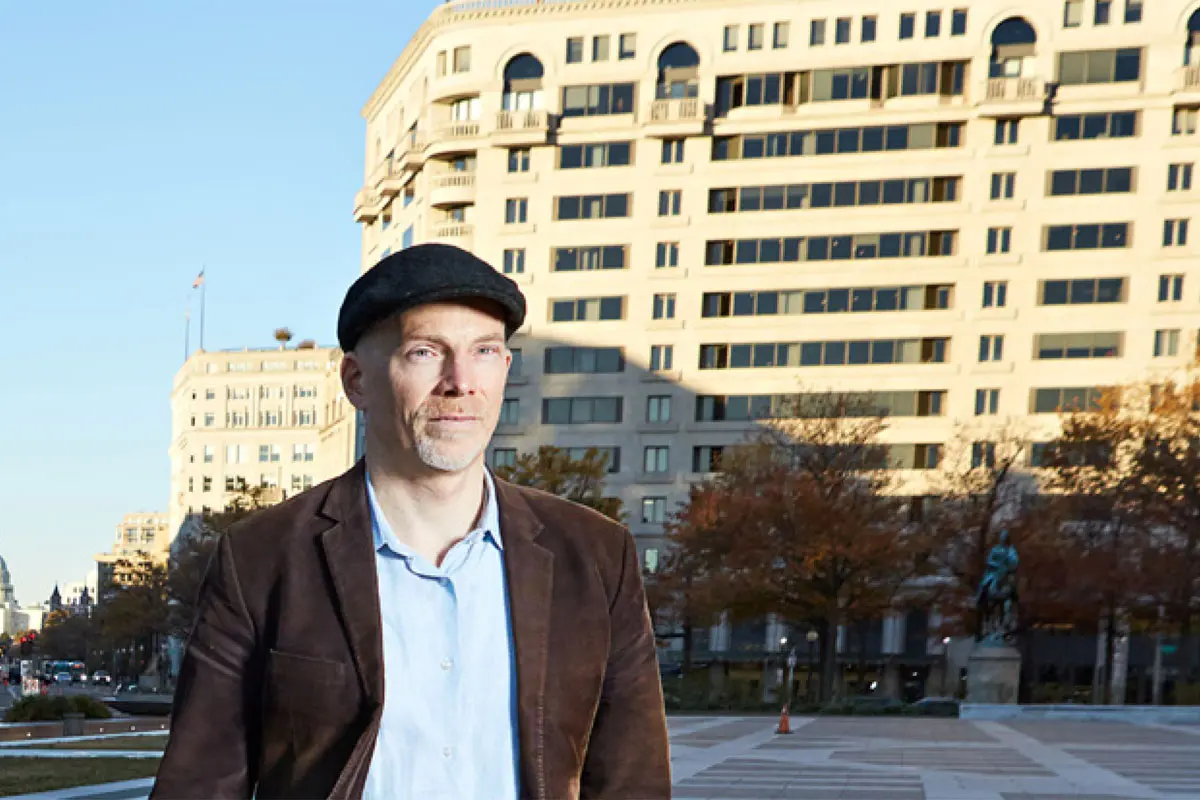 Robert F. Worth repórter