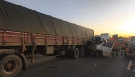 acidente-van-carreta