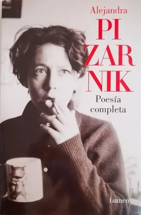 Alejandra Pizarnik capa de Poesía Completa 450