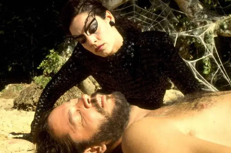 Sônia Braga e Raúl Júlia 45