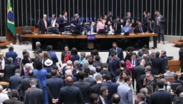 09dez2025---plenario-da-camara-dos-deputados-1765335066859_v2_900x506.jpg