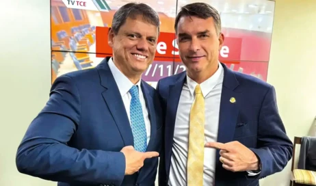 Flávio Bolsonaro e Tarcísio de Freitas