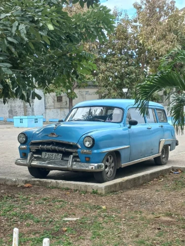Lucia Pedreira automóvel cubano antigo 1
