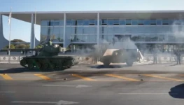 veiculos-militares-fumaca-planalto-10ago2021-848x477