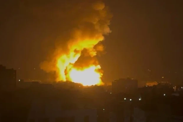 israel-bombardeia-sede-da-tv-estatal-do-ira-em-nova-onda-de-ataques