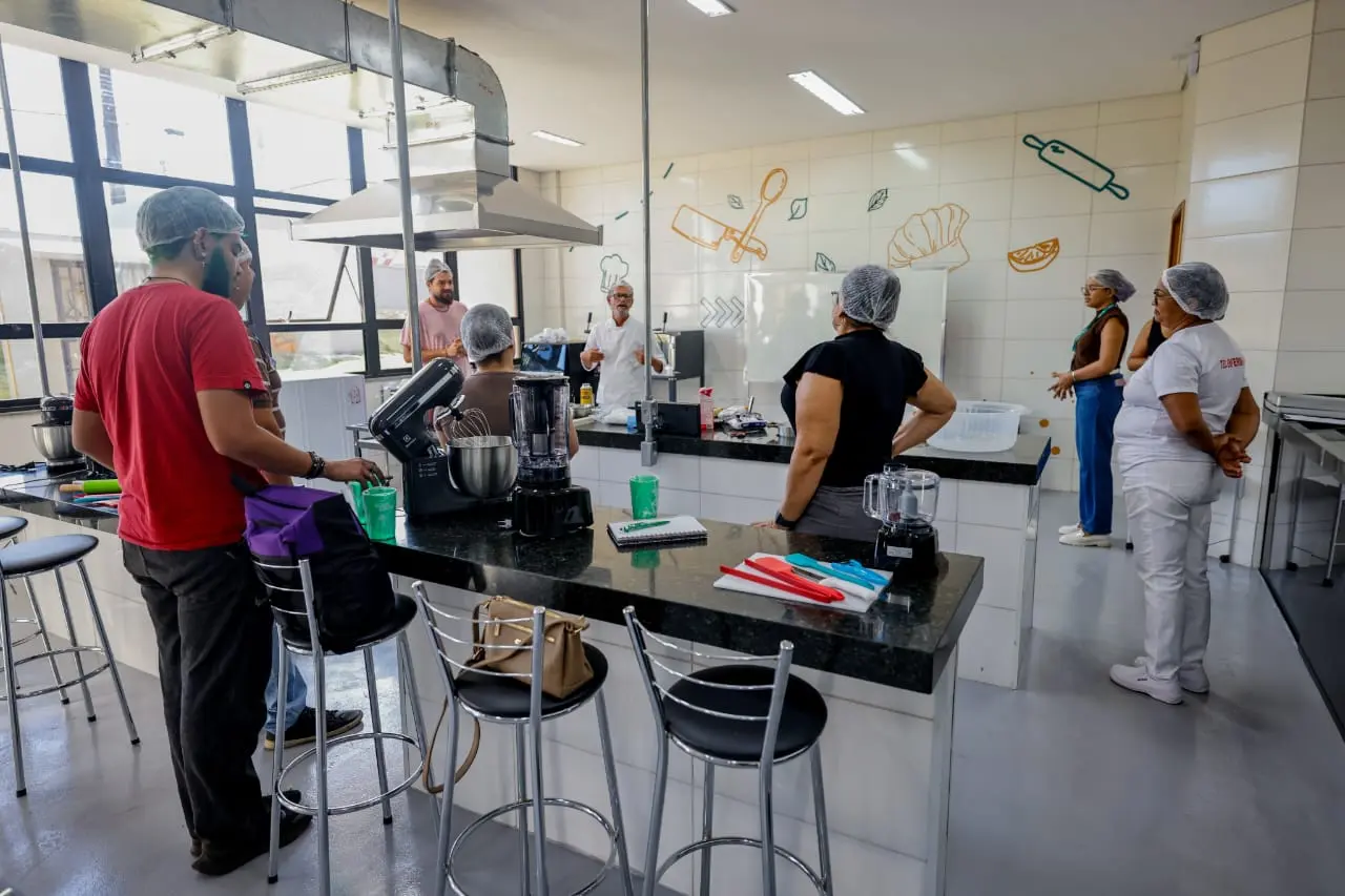 Mulheres participam dos cursos profissionalizantes oferecidos pelo Codec