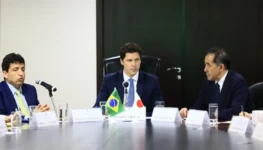 Daniel Vilela assina acordo com Japão para explorar terras raras