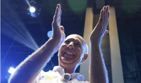 José Roberto Arruda batendo palmas foto Divulgação