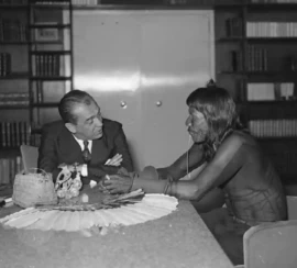 Juscelino e um indígena Foto Arquivo Nacional 867