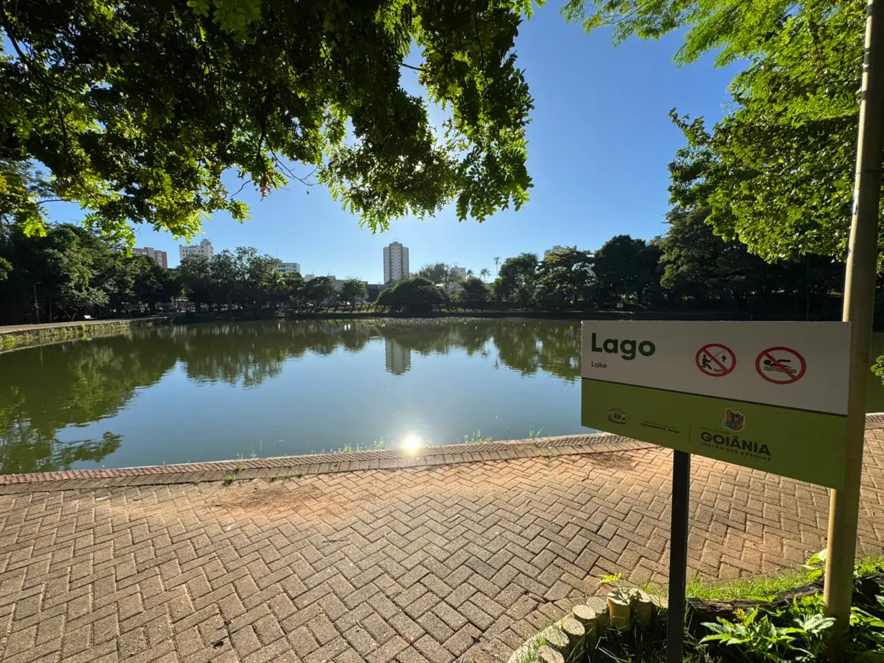 Prefeitura alerta sobre riscos de nadar em lagos de parques de Goiânia