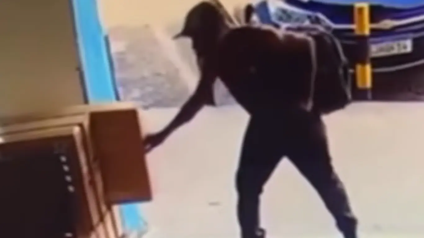 Charu Chandan Blood Drip (1)