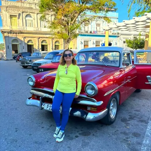 Cuba Lúcia Pedreira num automóvel 1
