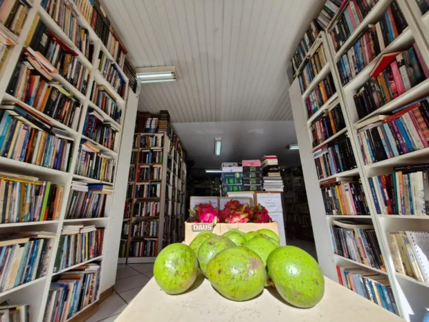 Abacate na Livraria Foto de Marcion Fernandes 2026