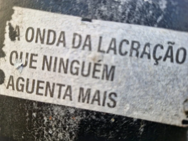 Onda de lacração 1 Foto de Marcio Fernandes