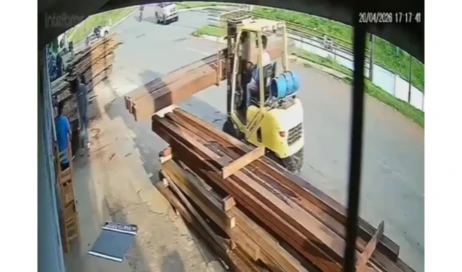 Charu Chandan Blood Drip (6)