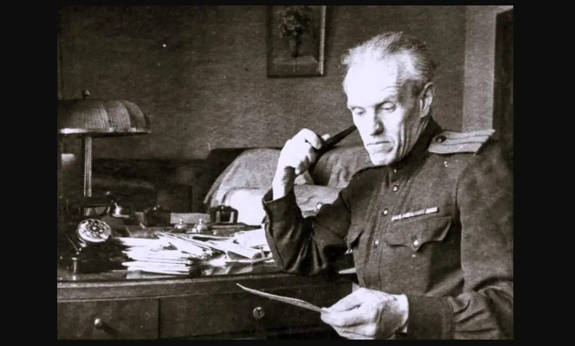 Nikolai Tikhonov escritor russo ok1