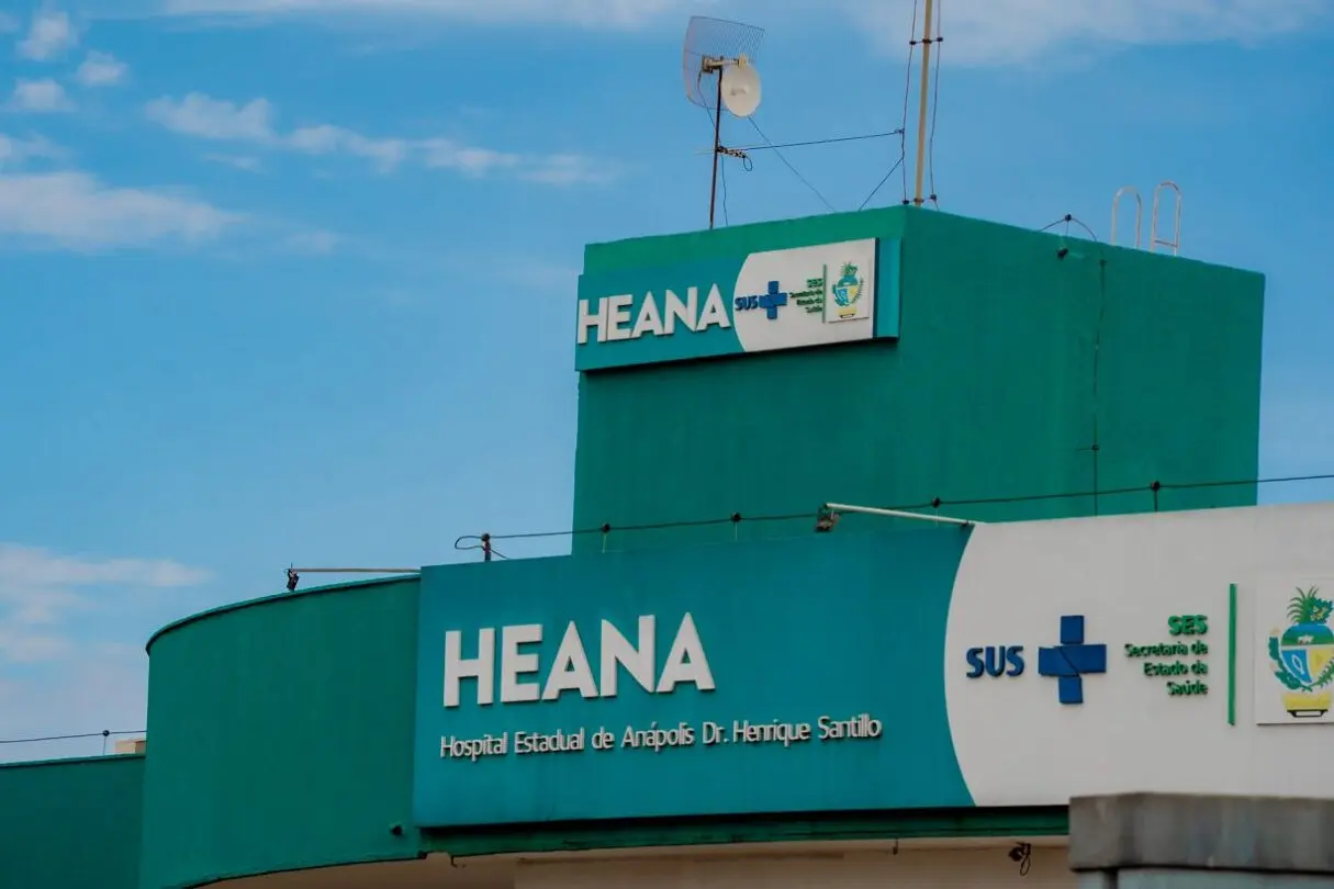 SES_HEANA_ALTO_DA_FACHADA_EXTERNA_POR_IRON_BRAZ-1215x810-1