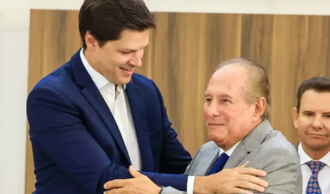 daniel-vilela-e-bispo-oides-jose-do-carmo-na-61a-assembleia-geral-extraordinaria-da-conemad_fotos-wesley-costa-secom-5-e1755960742111