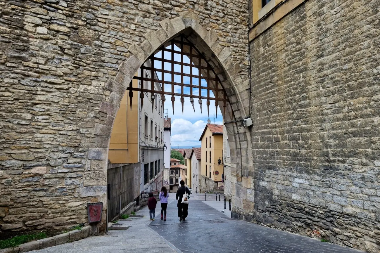 Muralha da cidade medieval Foto Marcio Fernandes 2026 1300 por 866