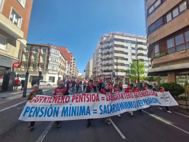 Passeata de aposentados por melhores salários foto de Marcio Fernandes 2026