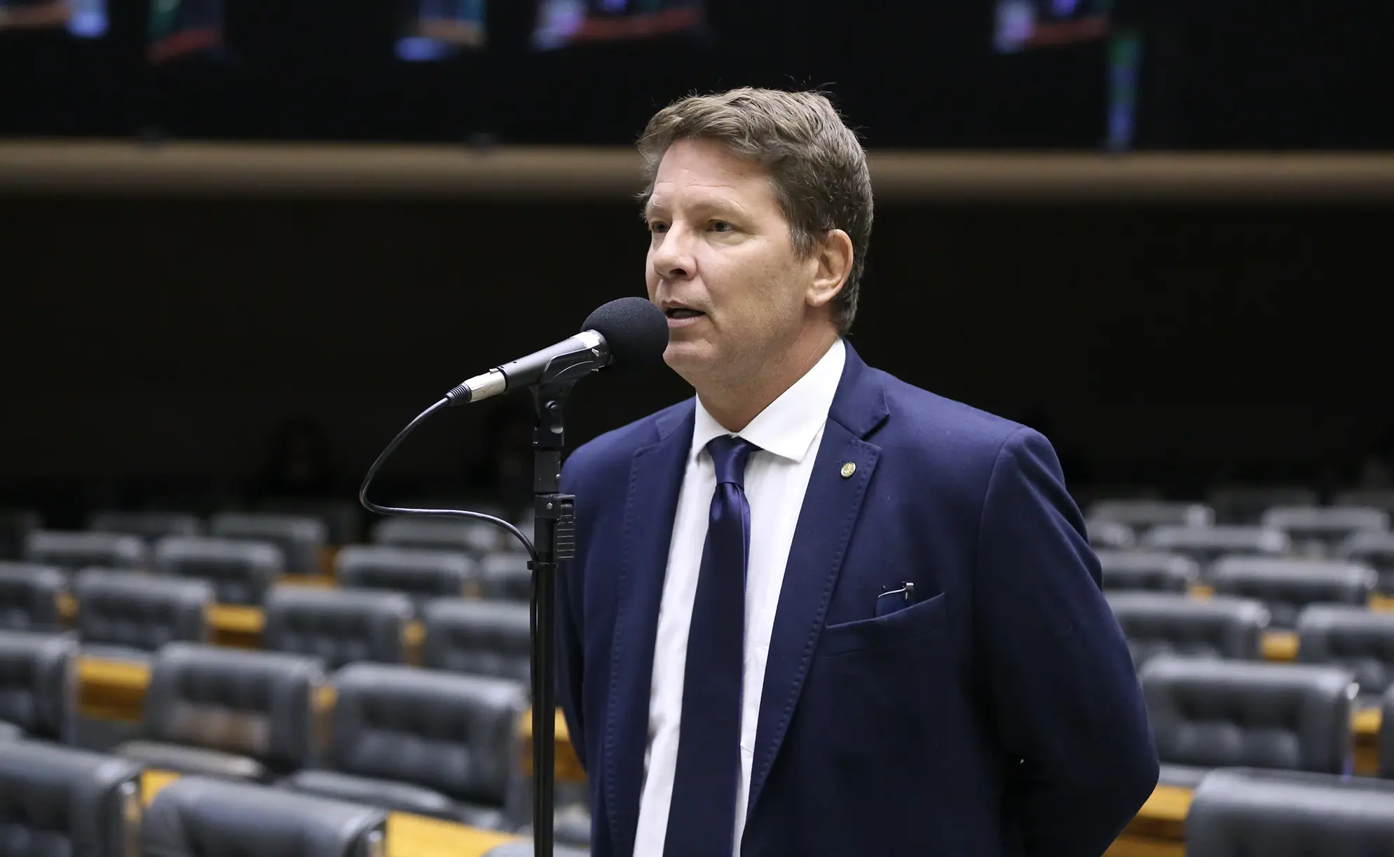 Comprovantes indicam suposta ‘rachadinha’ em gabinete de Mário Frias na Câmara dos Deputados