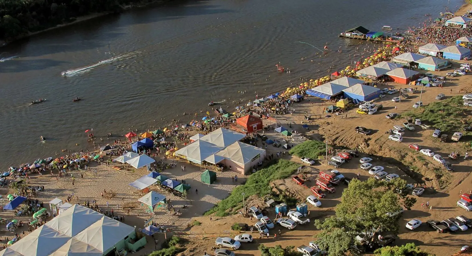 Temporada do Araguaia 2026 esquenta comércio em Aruanã, mas comerciantes apontam preços altos