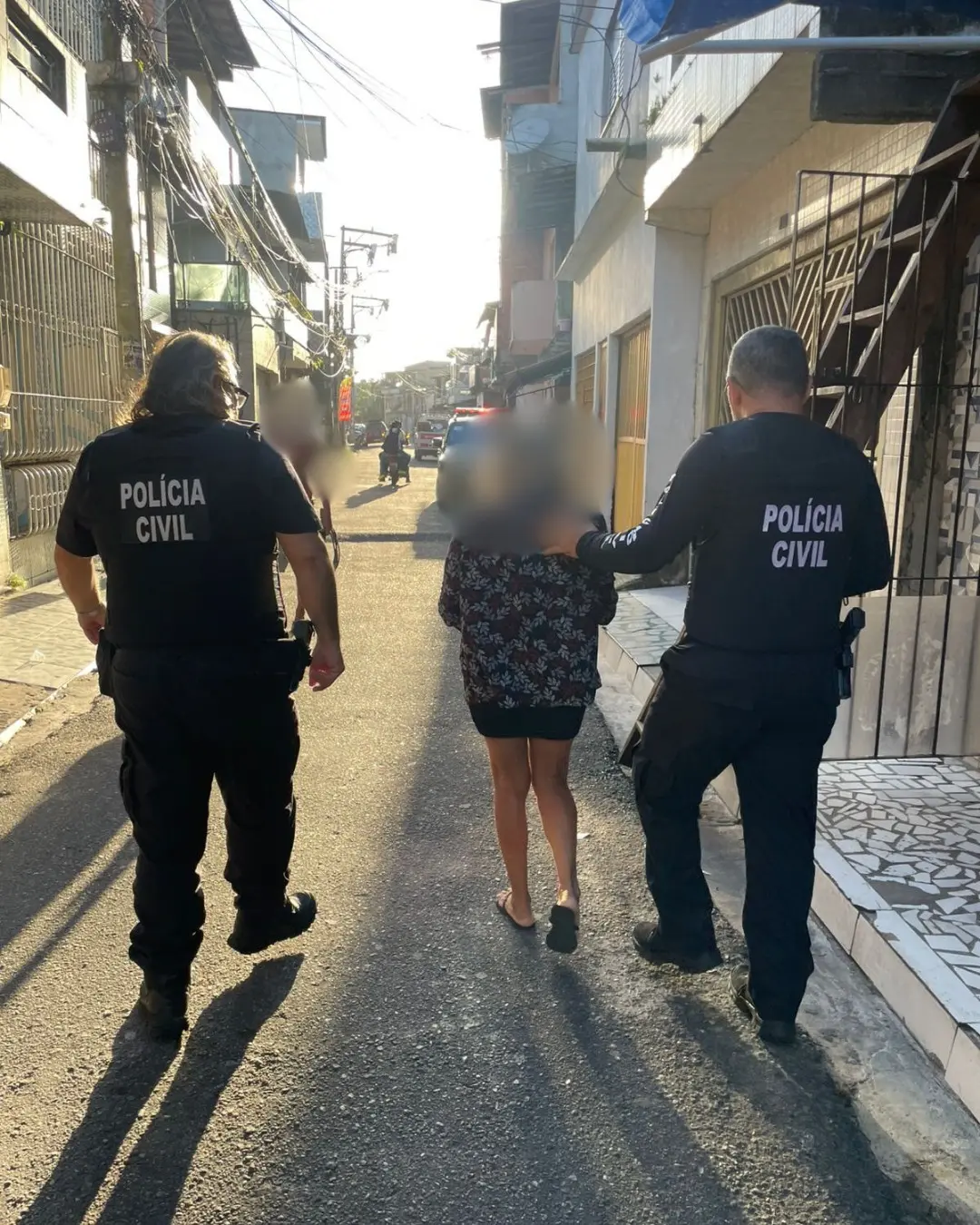 Mulher é presa após fingir ser cantor famoso apaixonado por idosa de Goiânia e aplicar golpe