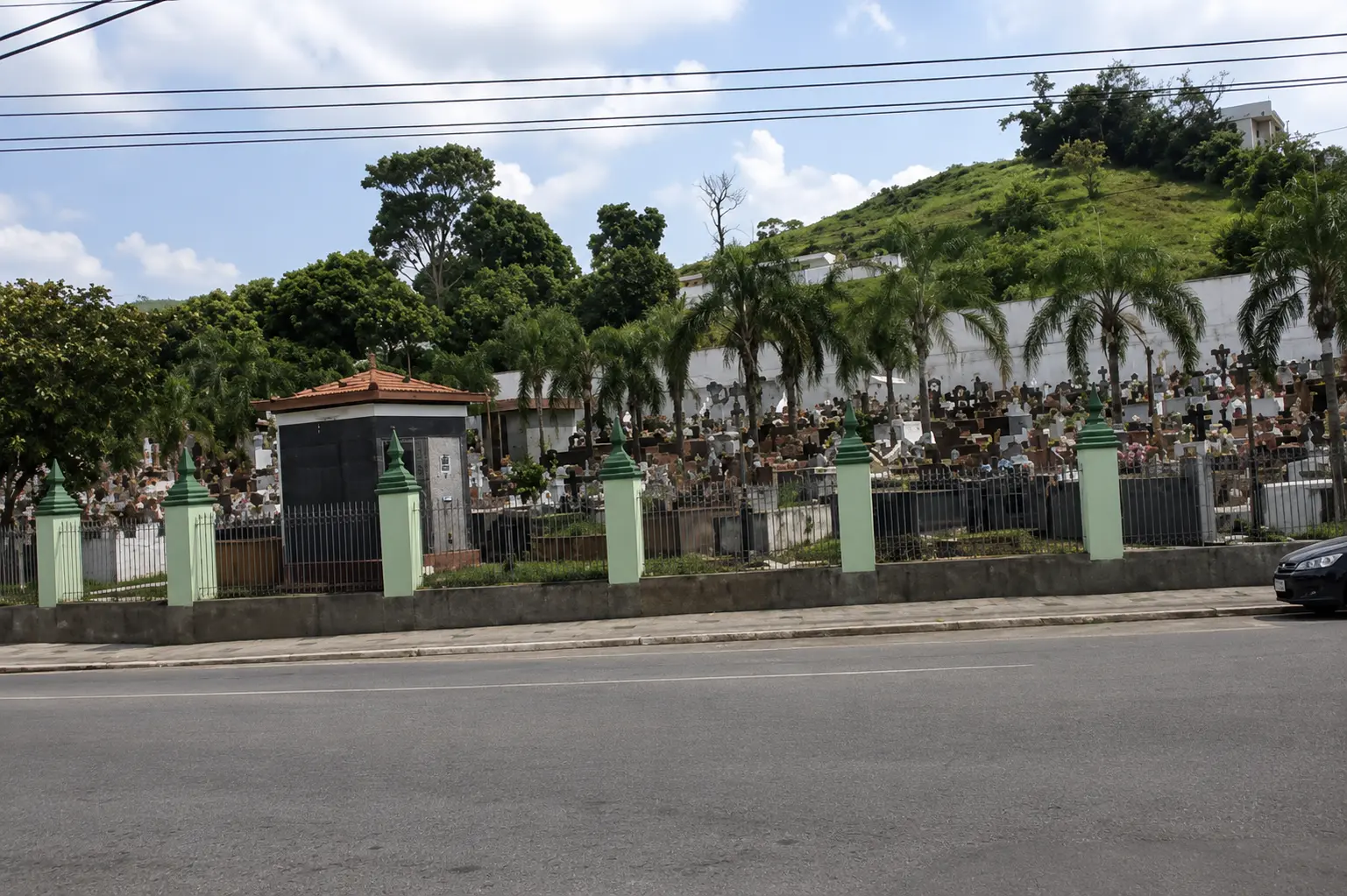 Moradores de Rio Verde se revoltam com a retirada de corpos do cemitério municipal; influencer que denunciou é preso