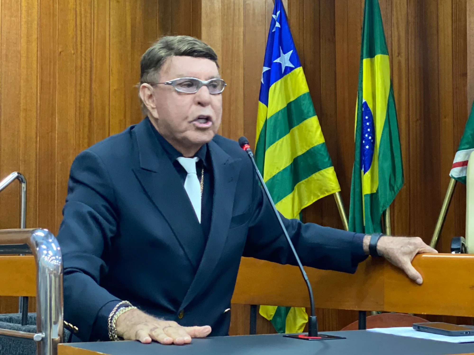 Vereador defende soltura de Zander Fábio durante discurso na tribuna da Câmara