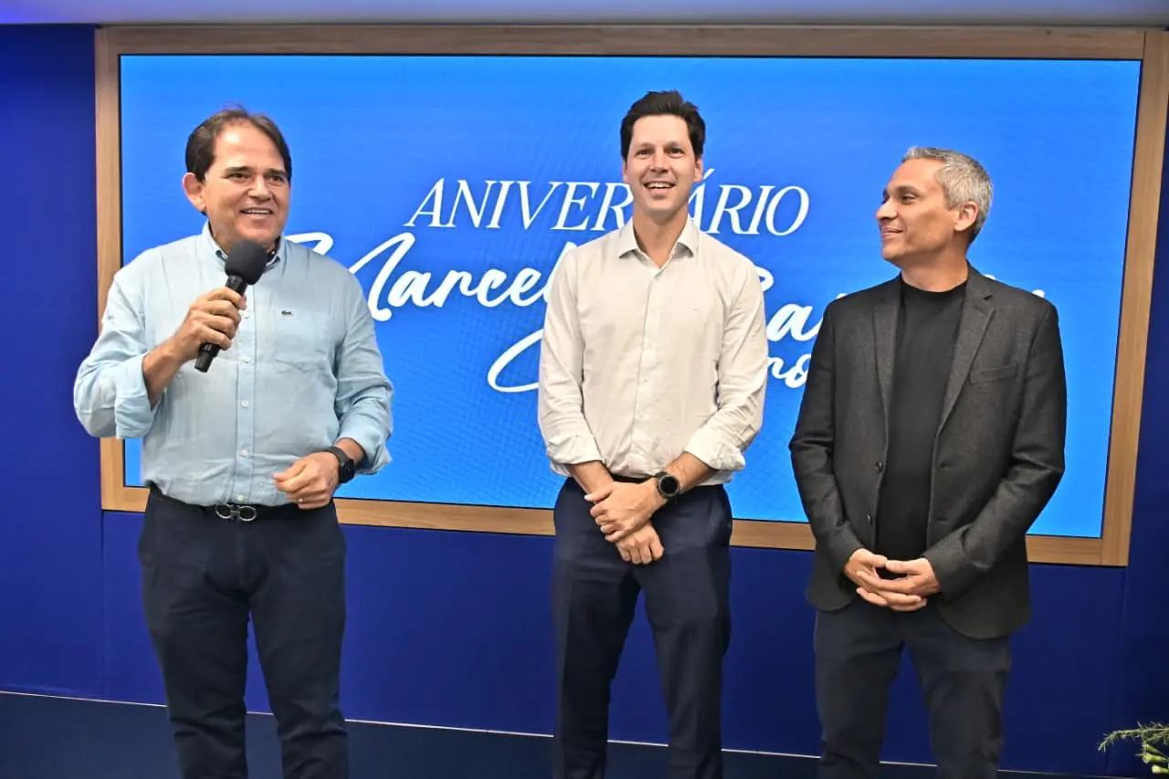 Aniversário de Marcelo Baiocchi coloca Daniel e Gayer lado a lado