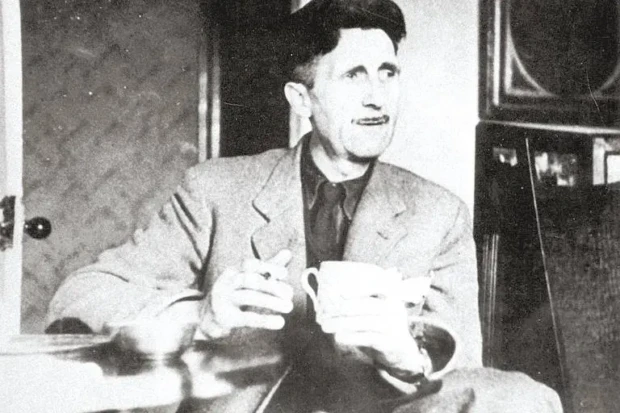 George Orwell bebendo chá 2