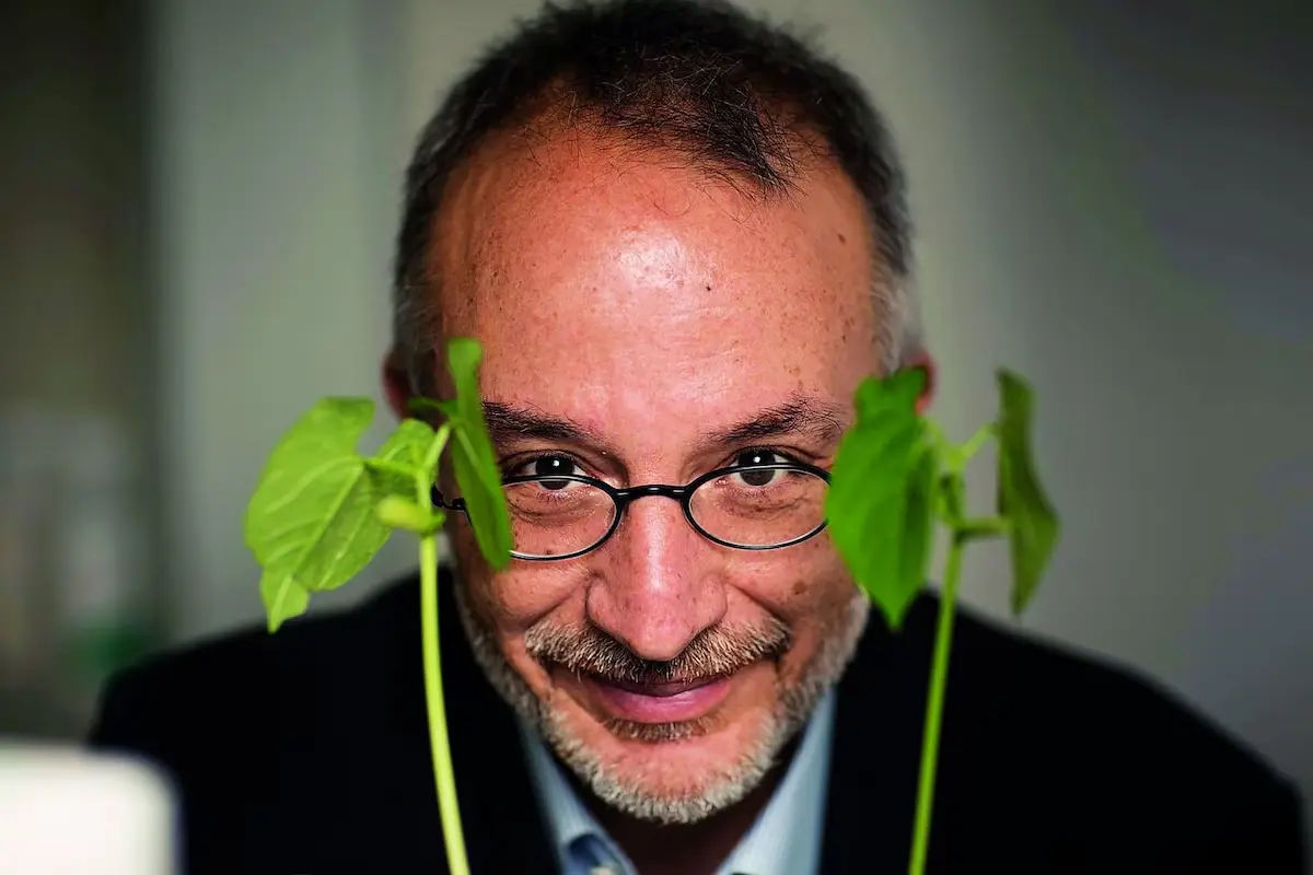 Stefano Mancuso foto Ubu Editora
