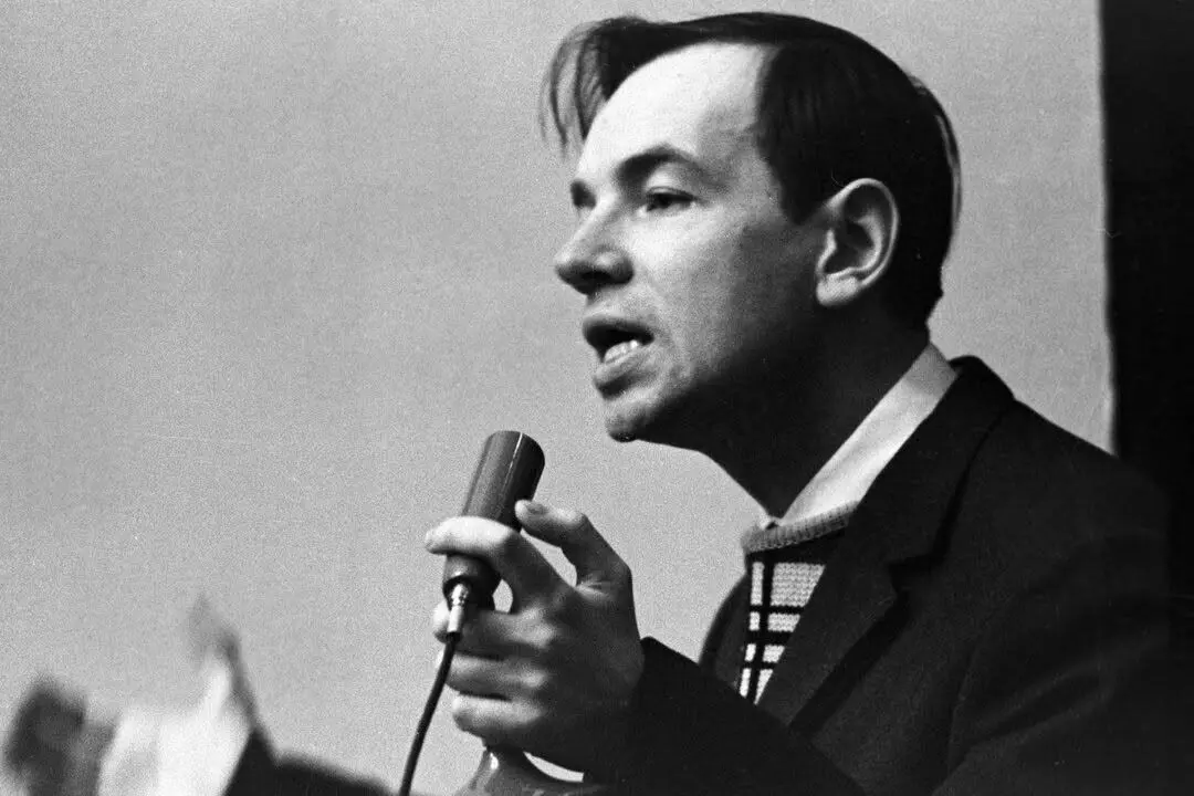Andrei Voznessiénski. Foto Reprodução