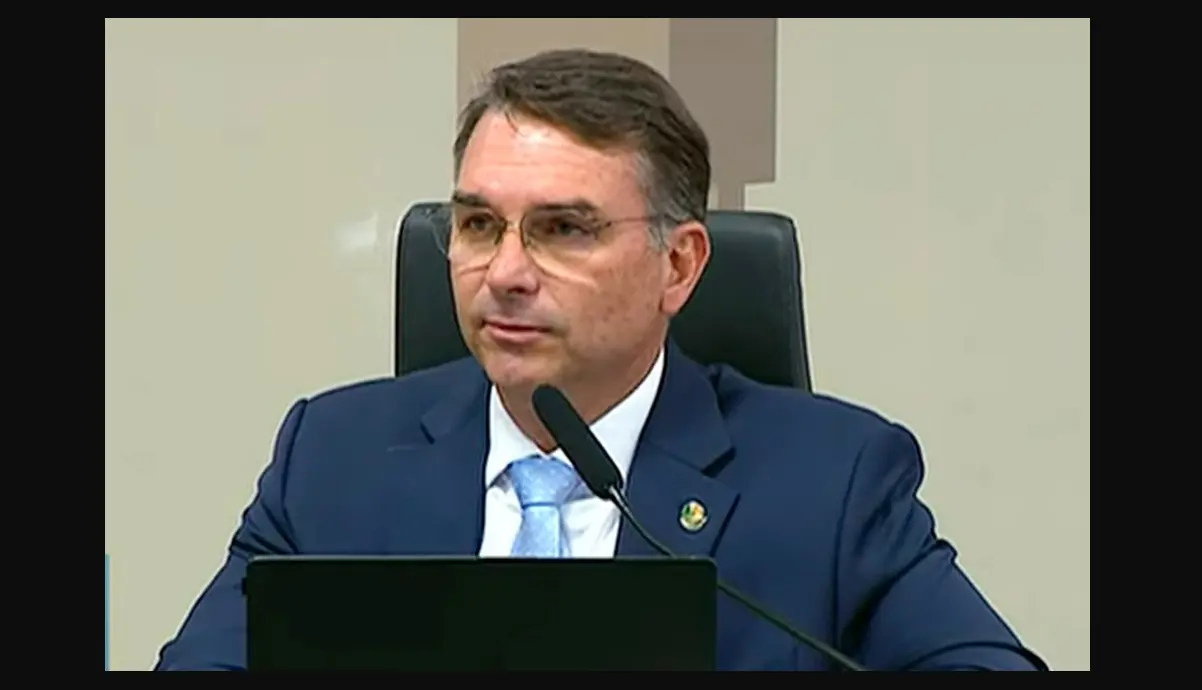 Flavio Bolsonaro foto do Senado opk67