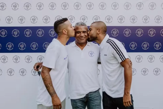 Mazinho com os filhos Thiago e Rafinha foto Alcantara Foundation