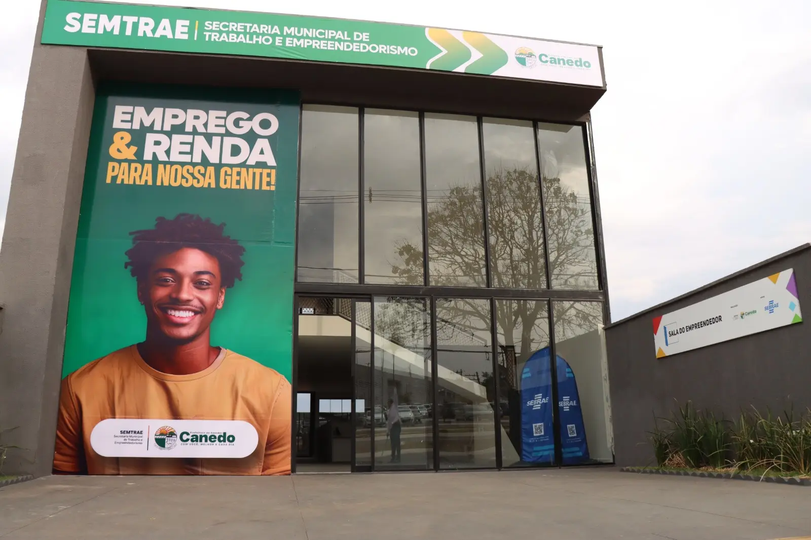 Com 1,6 mil vagas disponíveis, Senador Canedo realiza processos seletivos; veja como participar