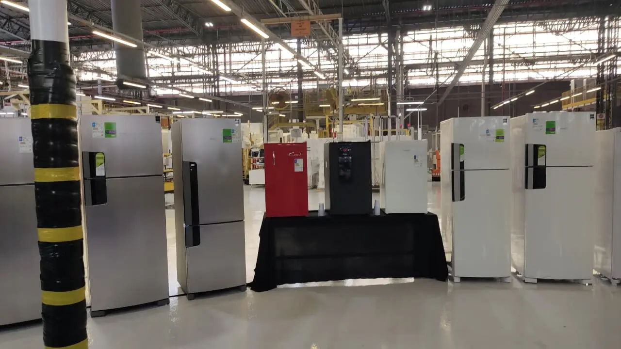 Fabricante das geladeiras Brastemp e Consul anuncia fechamento de fábrica; entenda os impactos para o Brasil
