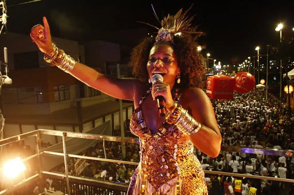 anotabahia-ministra-da-cultura-margareth-menezes-seguira-no-carnaval-20110308arissonmarinho-1024x682.jpg