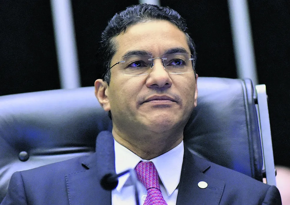 24pol-100-republica-a8-img01