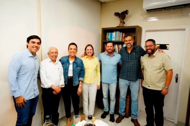 José Delio e Gilberto Naves e Gracinha Caiado e Mara Naves e Bruno Peixoto e Renato de Castro de Virmondes Cruvinel Foto Divulgação julho 2026 de 1300