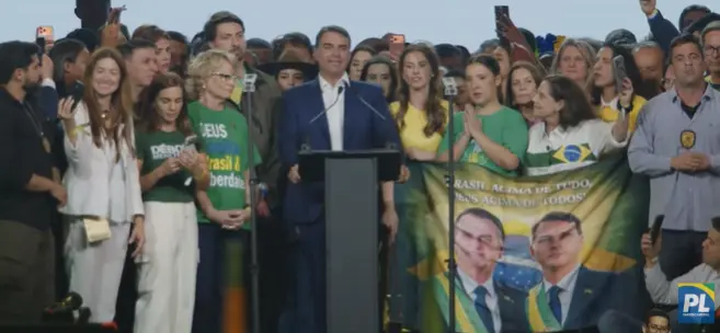 Flávio Bolsonaro em convenção do PL