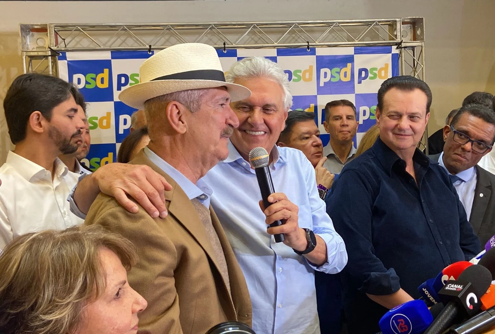 aldo-rebelo-entrevista-jornalistas-caiado.jpg