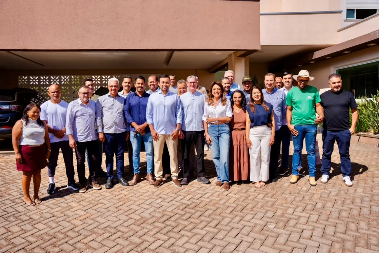 Gracinha Caiado com o prefeito Lucas Antonieti e vereadores de Águas Lindas de Goiás Foto Divulgação julho de 2026ok2