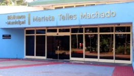 biblioteca-municipal-marieta-telles-na-praca-universiaria-e-reaberta-768x432