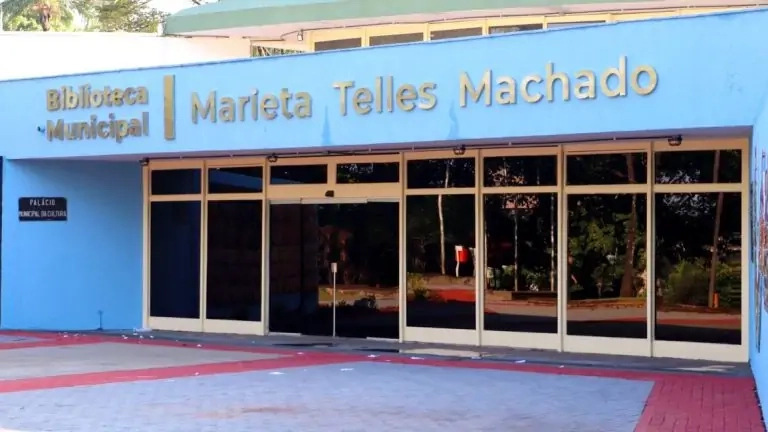 biblioteca-municipal-marieta-telles-na-praca-universiaria-e-reaberta-768x432