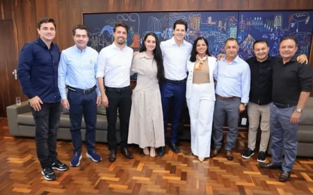 Agenda-em-Goiania_-participando-de-reuniao-de-trabalho-junto-dos-prefeitos-do-Entorno-e-do-nosso-governador-Daniel-Vilela_-para-tratar-de-questoes-admini.jpg