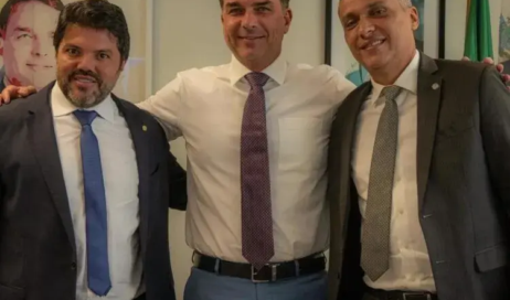 Marcio Corrêa e Flávio Bolsonaro e Gustavo Gayer Foto Divulgação