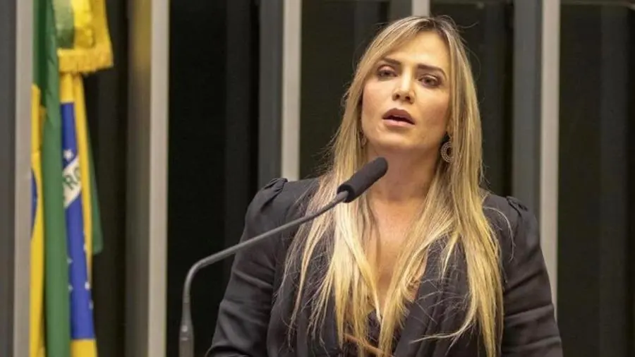 a-deputada-federal-celina-leao-pp-foi-relatora-do-texto-que-autoriza-as-empresas-a-comprarem-vacinas-contra-a-covid-19-1619552202534_v2_900x506
